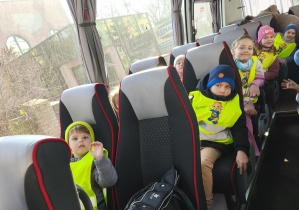 Dzieci w autokarze
