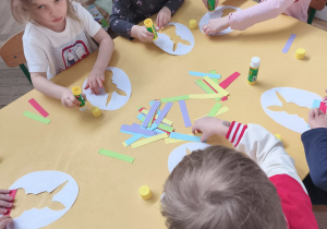 Pisankowe wyklejanki z paseczków