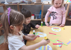 Pisankowe wyklejanki z paseczków