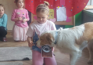 Bibi wącha co wybrała dziewczynka