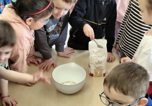 Dzieci tworzą zaczyn