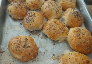 Wypieczony chlebek przez dzieci