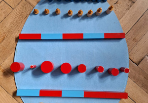 Pisana dedkowana rodzicom skomponowana z materiału montessoriańskiego