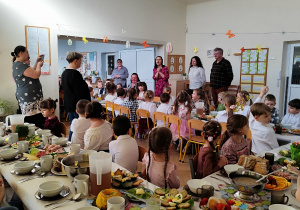 Pani Dyrektor składająca życzenia z okazji Świąt