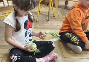 Oglądanie, wąchanie warzyw