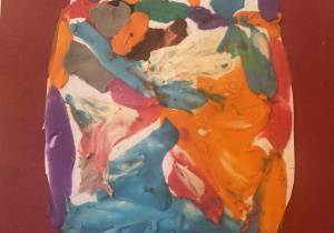 Zdjęcie przedstawia pisankę dziecka.