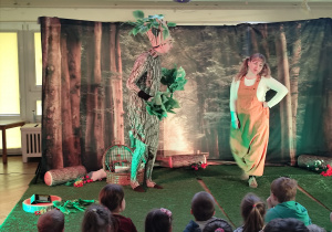 Aktorzy podczas przedstawienia