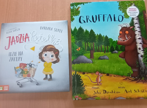 Głośne czytanie przez tatę Zosi