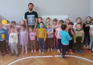 Zdjęcie grupowe razem z Tatą Zosi.