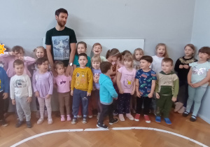 Zdjęcie grupowe razem z Tatą Zosi.