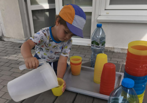 Kiedy jest potrzeba to pija wodę - samodzielnie nalewając