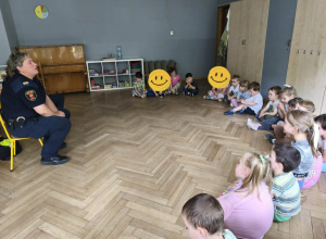 Bezpieczne wakacje – zajęcia edukacyjne z funkcjonariuszkami Straży Miejskiej